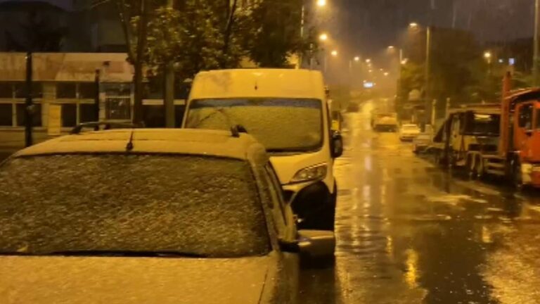 İstanbul’da mevsimin ilk kar yağışı başladı.
