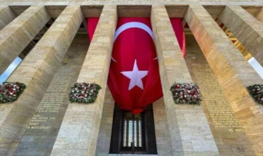 Atatürk’ün ebedi istirahatgâhı Anıtkabir, Anadolu’da var olmuş birçok medeniyete ilişkin semboller içeriyor.