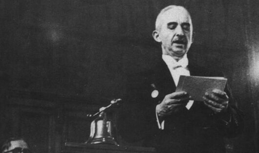Sözlerine Atatürk'ü anarak başlayan İnönü'nün, aynı zamanda "Cumhurbaşkanı" sıfatıyla yaptığı bu ilk konuşma Meclis tutanaklarında şöyle yer aldı: