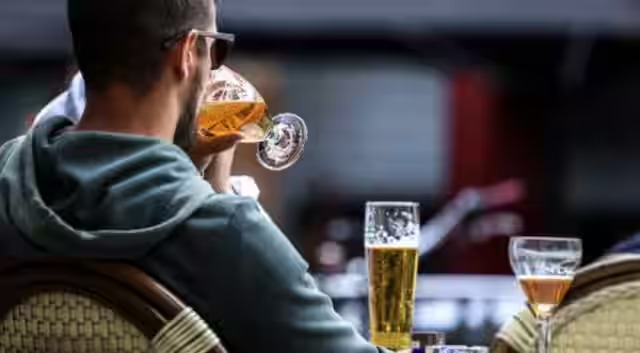 Alkolün yol açtığı bayılmalar sadece miktarla değil, içme alışkanlıklarıyla da bağlantılı: Araştırma