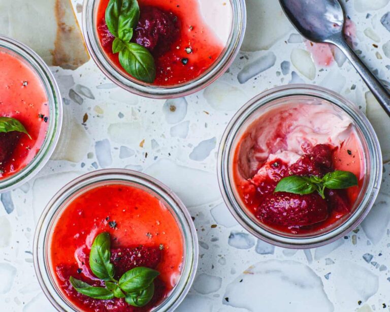 Çilekli Posset Tarifi | Yumuşamış Çilekleri Değerlendirmenin En Lezzetli Yolu